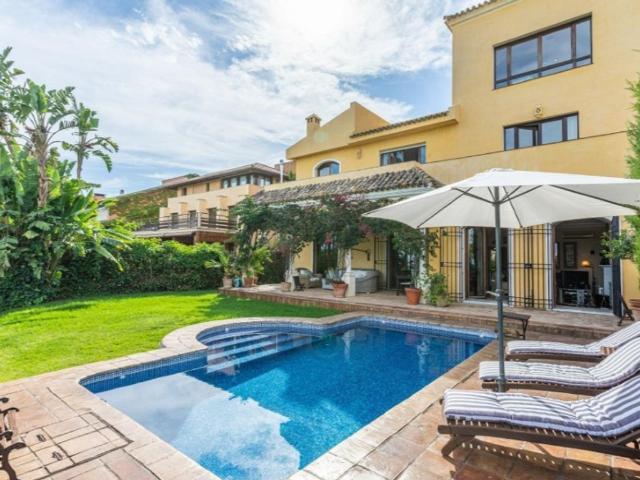 Chalet en venta en Urbanización El Zaudín, Bormujos