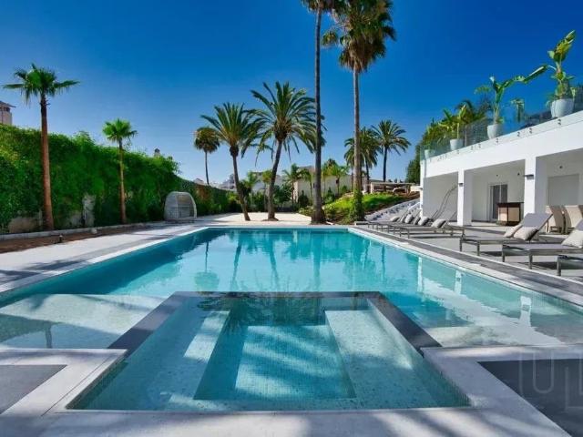 Villa en venta en Estepona