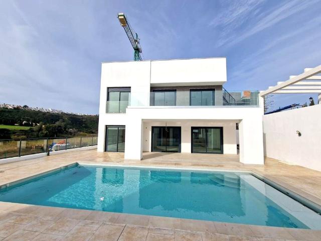 Chalet en venta en Castillo de la Duquesa, Costa del Sol Occidental