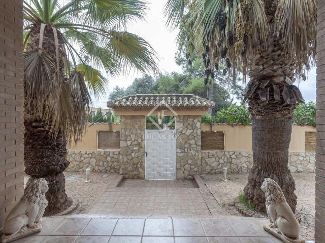 Villa en venta en Paterna