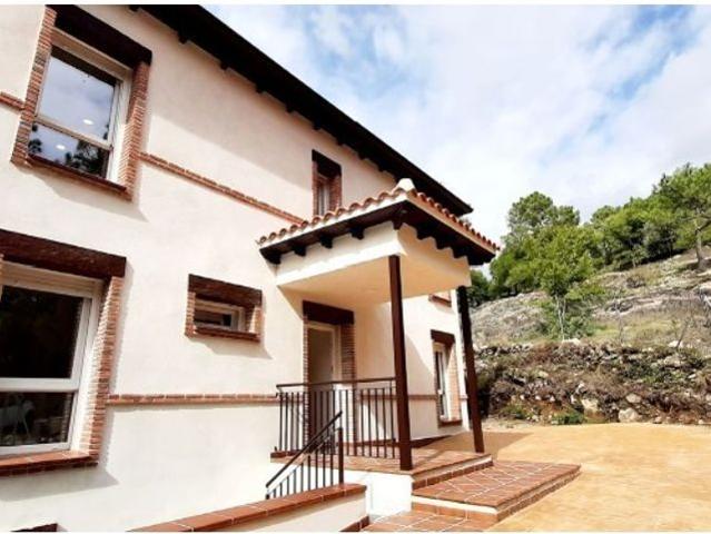 Villa en venta en Piedralaves