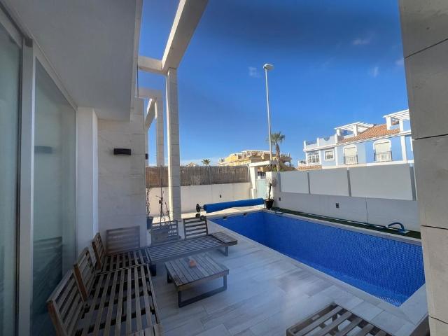 Chalet en venta en Sectores La Cuerda y Lomas de Cabo Roig, Orihuela