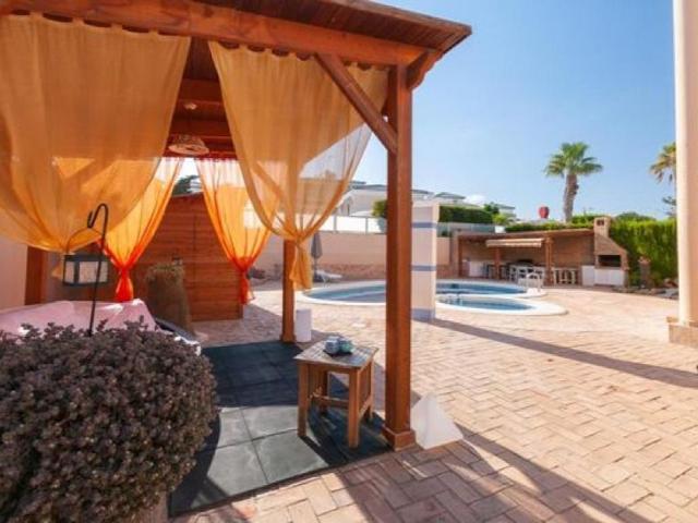 Chalet en venta en La Mata, el Baix Segura / La Vega Baja