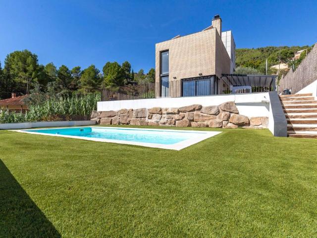 Chalet en venta en Vallirana, Barcelona