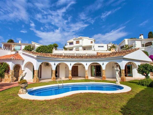 Villa en alquiler en Benalmádena, La Perla-Torremuelle