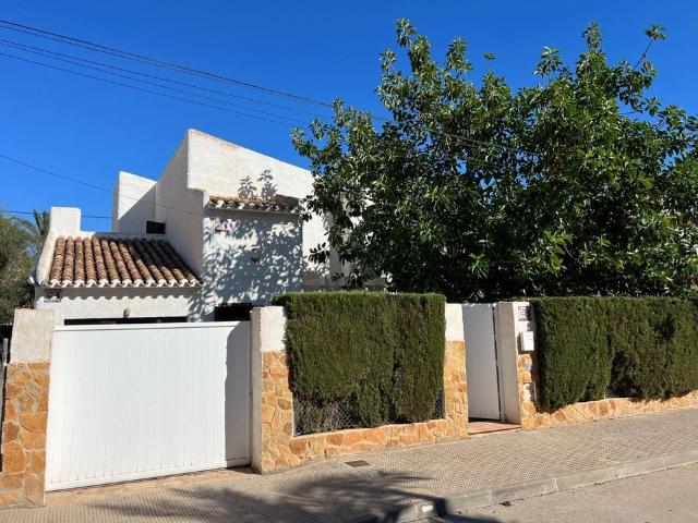 Chalet en venta en Urbanización La Zenia II, el Baix Segura / La Vega Baja