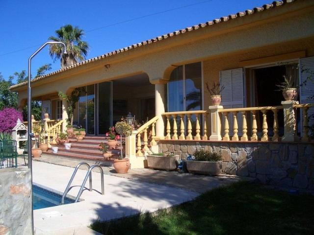 Chalet en venta en Barriada Islas Canarias, Costa del Sol Occidental