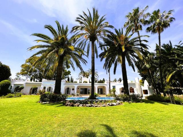 Villa en venta en Estepona, El Paraíso
