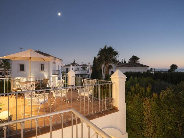 Chalet en venta en Barriada Islas Canarias, Costa del Sol Occidental