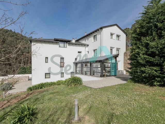 Villa en venta en Luarca, Barcia