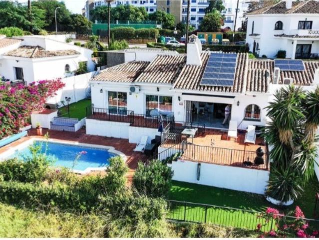 Chalet en venta en Castillo de la Duquesa, Costa del Sol Occidental