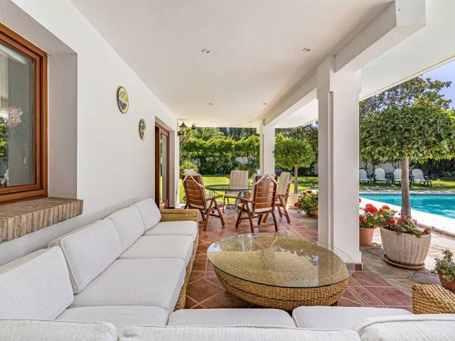 Chalet en venta en Barriada Islas Canarias, Costa del Sol Occidental