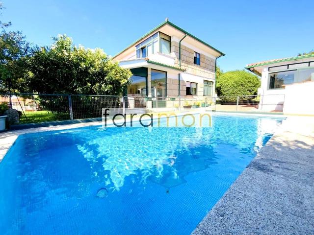 Chalet en venta en O Toxal, Vigo