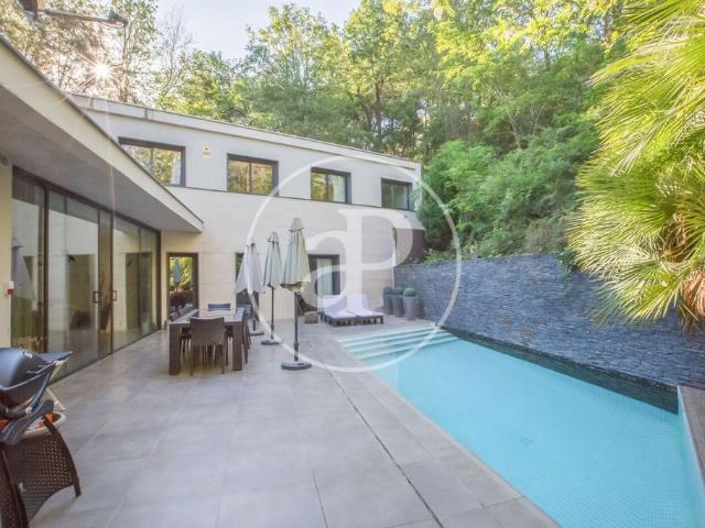 Villa en venta en Sant Cugat Del Vallès