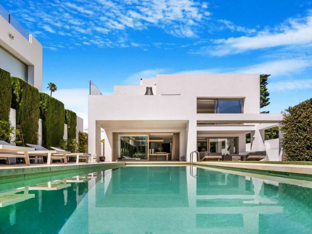 Villa en venta en Málaga, Urbanización Los Verdales