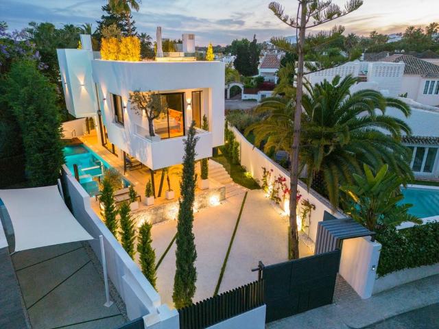Villa en venta en Málaga, Urbanización Los Verdales
