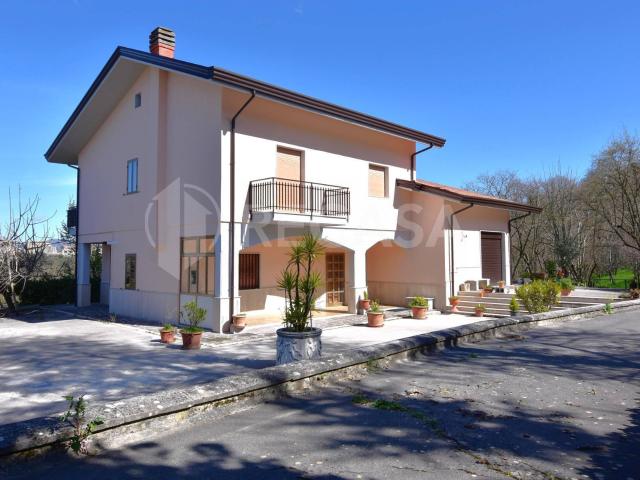 Villa Indipendente in vendita a Manocalzati, Campania