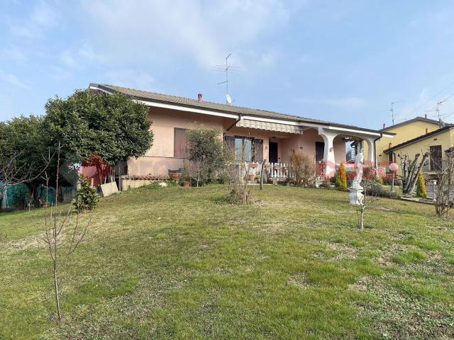 Villa Indipendente in vendita a Arcene, Bergamo