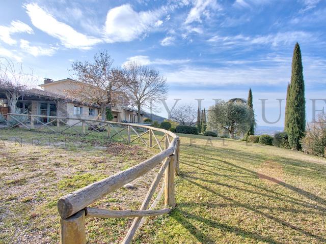 Villa Indipendente in vendita a Palazzo Del Pero, Toscana
