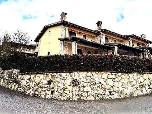 Villa Indipendente in vendita a Avezzano, Abruzzo