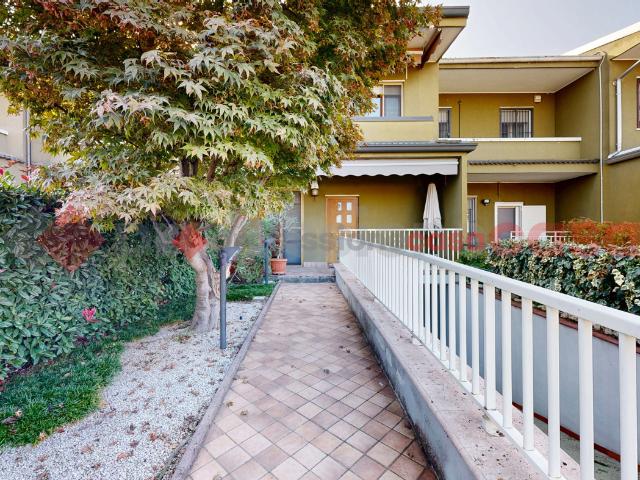 Villa Indipendente in vendita a Bellinzago Lombardo, Lombardia