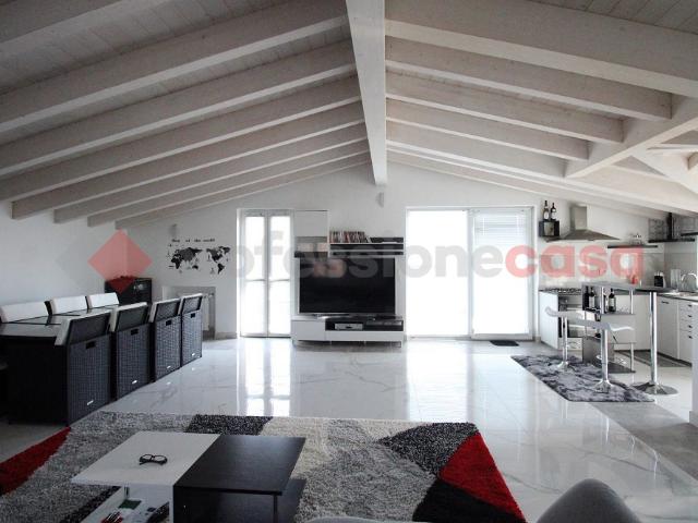 Villa Indipendente in vendita a Brembate, Lombardia