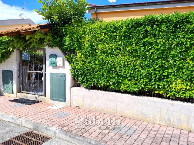 Villa Indipendente in vendita a Ripalimosani, Molise