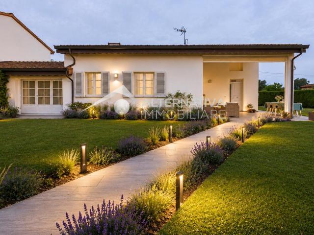 Villa Indipendente in vendita a Verciano, Capannori