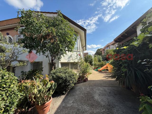 Villa Indipendente in vendita a Colli Lilli, Roma Capitale