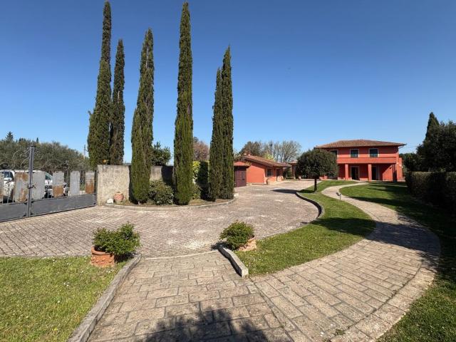 Villa Indipendente in vendita a Unione dei Comuni Circondario dell'Empolese Valdelsa, Castelfiorentino