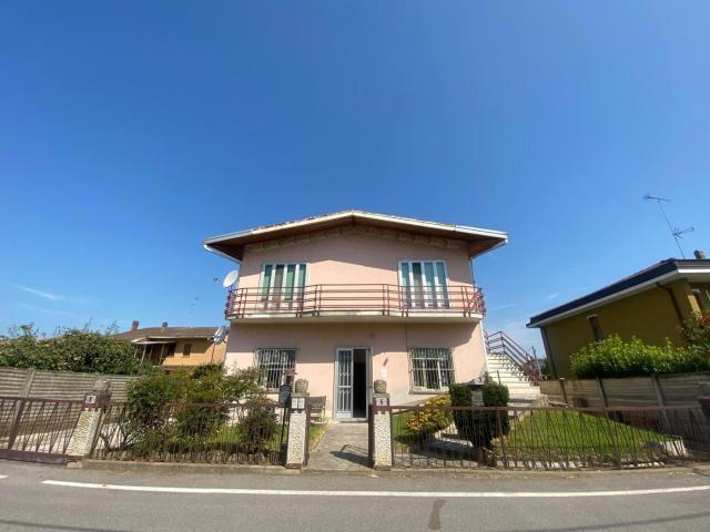 Villa Indipendente in vendita a Castello D'agogna, Lombardia