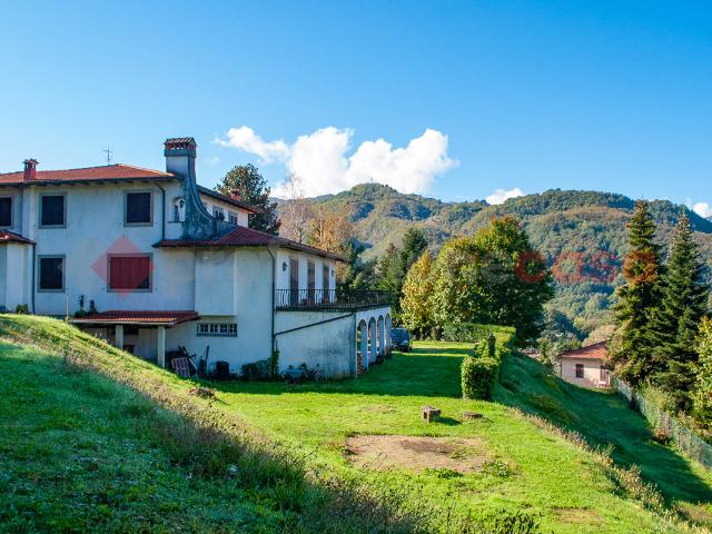 Villa Indipendente in vendita a Unione Comuni Garfagnana, Castelnuovo Di Garfagnana