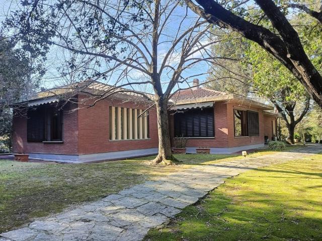 Villa Indipendente in vendita a Collesalvetti, Toscana