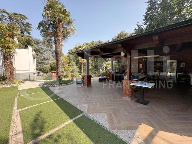 Villa Indipendente in vendita a Cremona, Lombardia