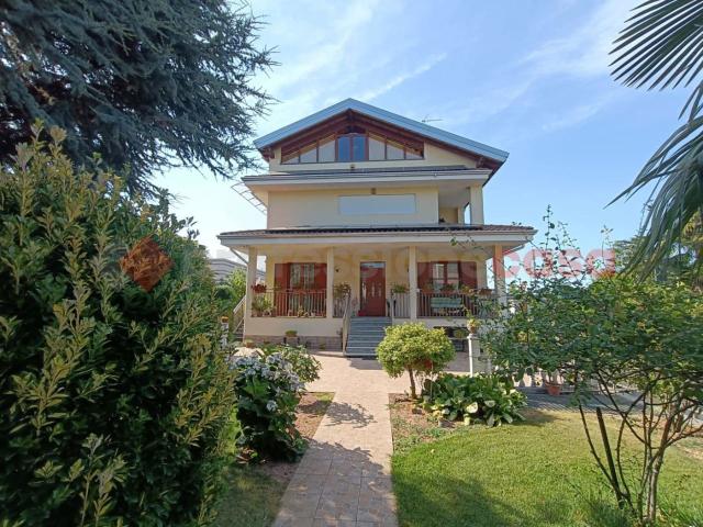 Villa Indipendente in vendita a Dairago, Milano