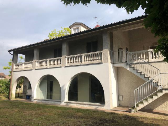 Villa Indipendente in vendita a Dorno, Lombardia
