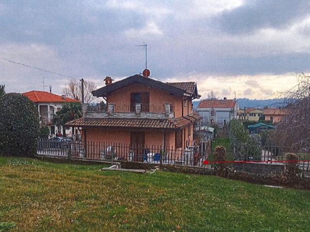 Villa Indipendente in vendita a Cassina Mariaga, Erba