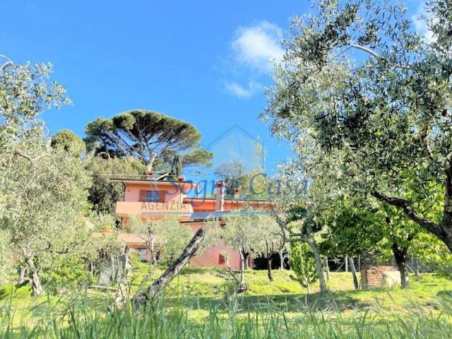 Villa Indipendente in vendita a Unione di comuni Montana Lunigiana, Fosdinovo