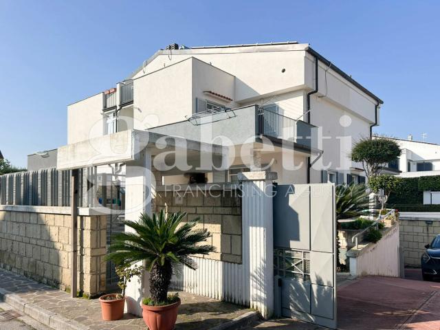Villa Indipendente in vendita a Giugliano In Campania, Campania