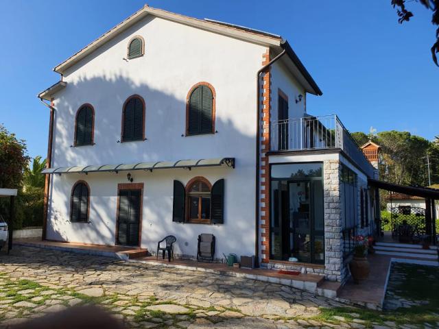 Villa Indipendente in vendita a Collesalvetti, Toscana