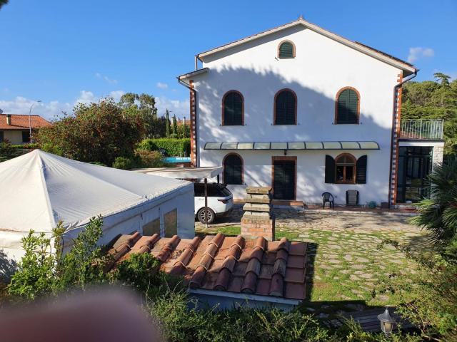 Villa Indipendente in vendita a Collesalvetti, Toscana