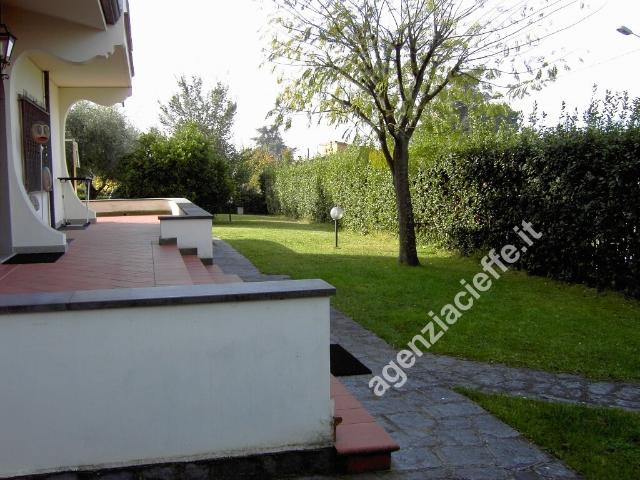 Villa Indipendente in vendita a Camponelli, Marina Di Massa