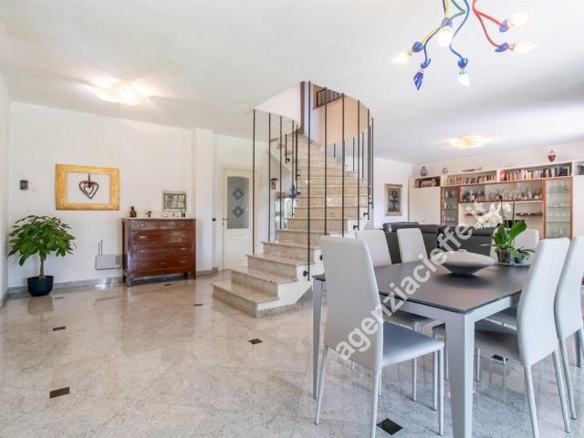 Villa Indipendente in vendita a Remola, Marina Di Massa