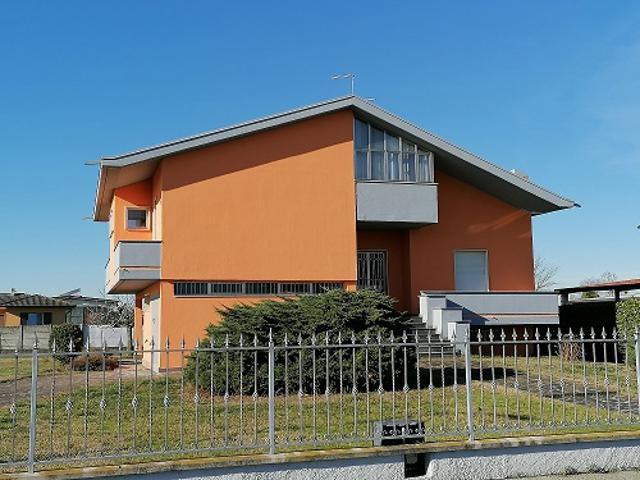 Villa Indipendente in vendita a Monte Cremasco, Lombardia