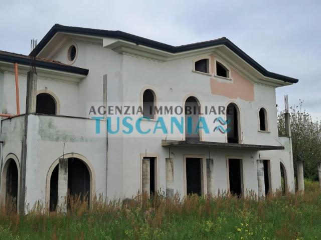 Villa Indipendente in vendita a Montignoso, Toscana
