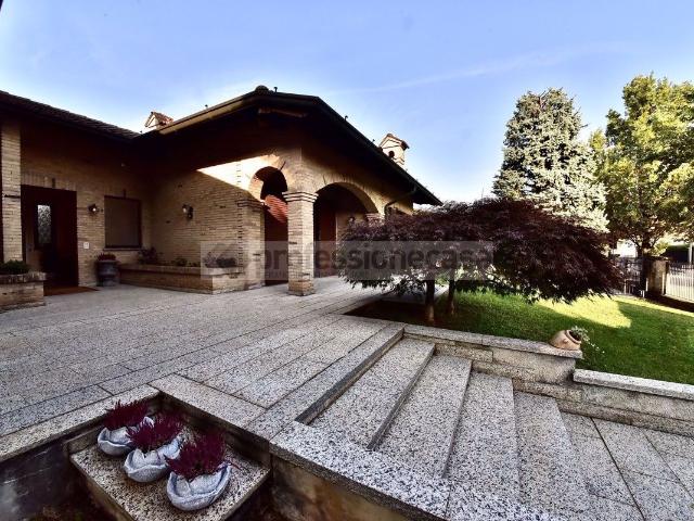 Villa Indipendente in vendita a Nova Milanese, Lombardia