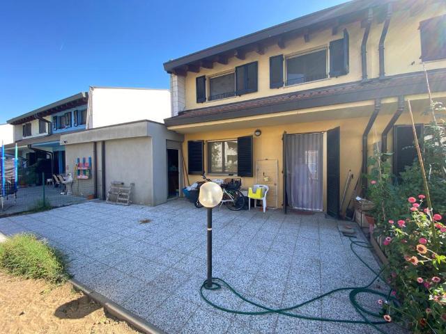 Villa Indipendente in vendita a Parona, Lombardia