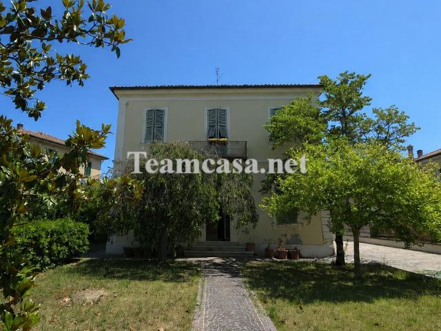 Villa Indipendente in vendita a Loreto, Marche