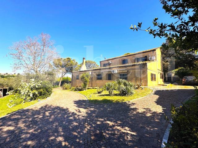 Villa Indipendente in vendita a Moscufo, Abruzzo