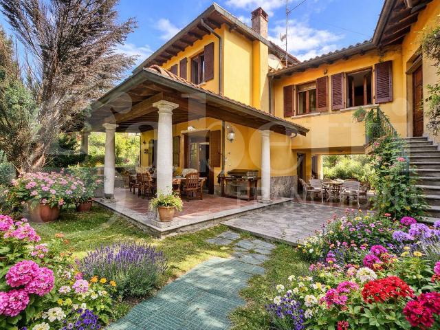 Villa Indipendente in vendita a Pietra De' Giorgi, Lombardia